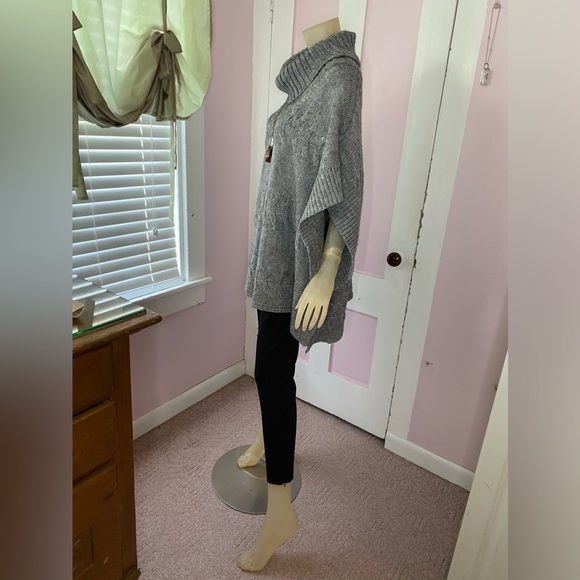 Pandemonium Poncho/Sweater - Picture 2 of 7